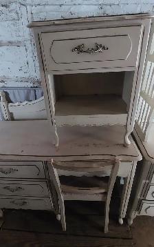Meuble vintage pour chambre de petite fille. - Photo 8