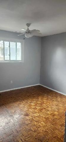 3 BEDROOM HOUSE ( UPPER LEVEL ) - Photo 2