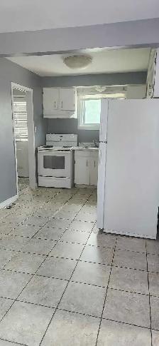 3 BEDROOM HOUSE ( UPPER LEVEL ) - Photo 4