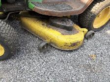 John Deere Riding Lawn Tractor - Photo 2