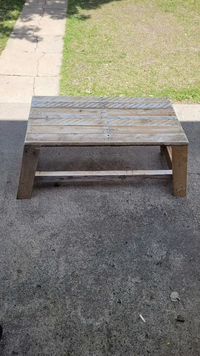 Homemade pallet wood outdoor bench
