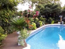 Queen  size extra clean quiet acc. in exe. home Tra upmiddle