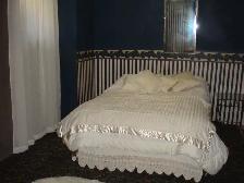 Queen  size extra clean quiet acc. in exe. home Tra upmiddle - Photo 2