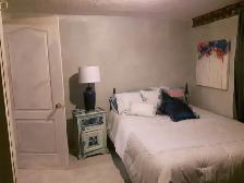 Queen  size extra clean quiet acc. in exe. home Tra upmiddle - Photo 3