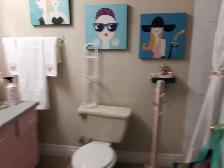 Queen  size extra clean quiet acc. in exe. home Tra upmiddle - Photo 7