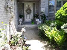 Queen  size extra clean quiet acc. in exe. home Tra upmiddle - Photo 9