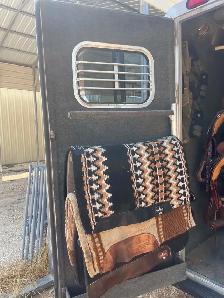 2001 bloomer LQ 4 horse trailer - Photo 3