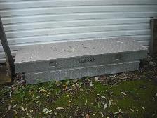 COFFRE D'ALUMINIUM  POUR GROS PICK UP