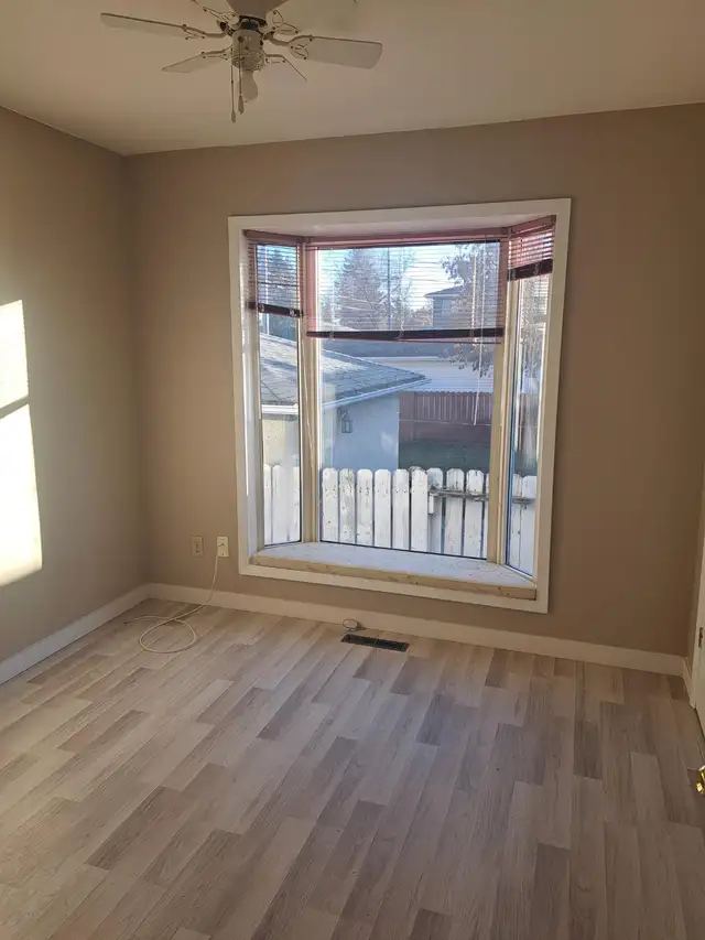 Perfect for Students or Families! 2‑Bed Main Floor – Allendale