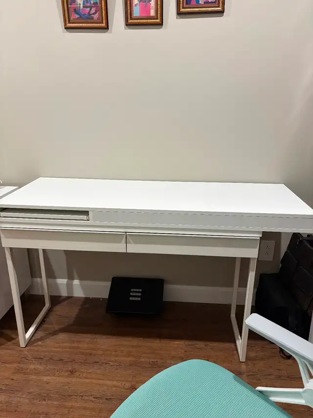 Bureau pour étudiant avec chaise