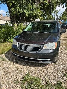 2011 Chrysler town and country minivan