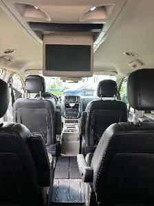 2011 Chrysler town and country minivan - Photo 5
