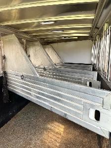 Featherlite 4 horse trailer - Photo 4