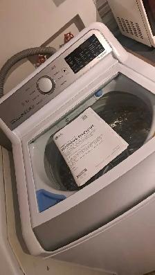 Laveuse LG ,  Grande capacité . COMME NEUVE