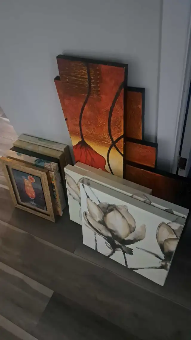toiles , décos .