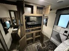 2018 KEYSTONE BULLET 272BHS, BUNKS, REAR BATHROOM, SECOND ACCESS - Photo 17