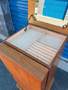 Jewelry Stand - Photo 5