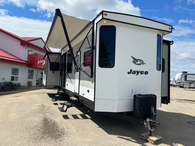 2018 Jayco Bungalow 40RLTS, SPACIOUS, COUPLES UNIT