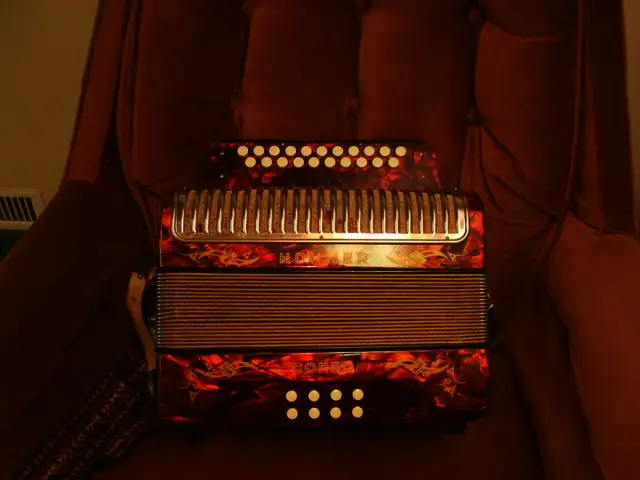 HOHNER  CORSA  2-row button accordian, made in Germany