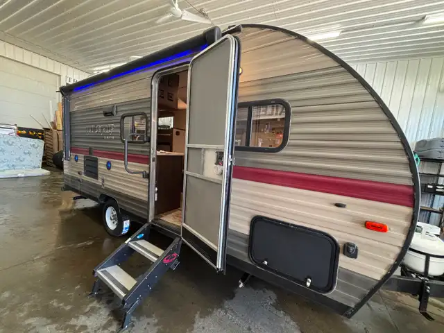 2019 Forest River Wolf Pup 16Ft W/bunks & pack n’ play door!