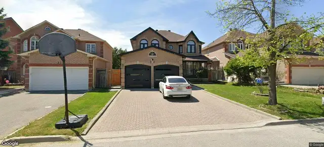 Spacious 2 Bed   Den, 1 Bath | 2 Parking Spots | McCowan & 14th