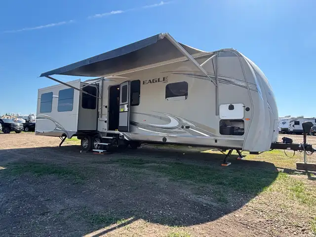 2018 Jayco Eagle 338 RETS - perfect couples lake unit!