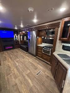 2018 Jayco Eagle 338 RETS - perfect couples lake unit! - Photo 4