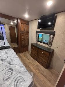 2018 Jayco Eagle 338 RETS - perfect couples lake unit! - Photo 9