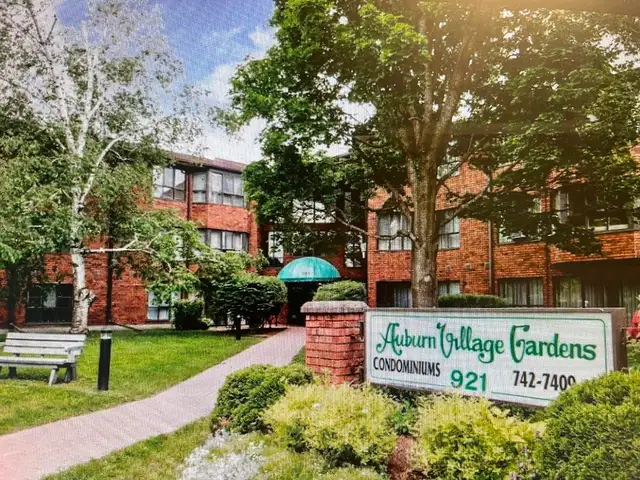 Condo available Oct 1st