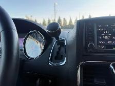 2015 Chrysler Town & Country | CLEAN CARFAX | NAVI | BACK-UP CAM - Photo 2
