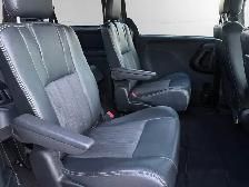 2015 Chrysler Town & Country | CLEAN CARFAX | NAVI | BACK-UP CAM - Photo 22