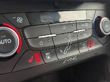 2018 Ford Focus | CLEAN CARFAX | 2.0L | 4WD | BIG SCREEN | SUNRO - Photo 2