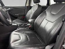 2018 Ford Focus | CLEAN CARFAX | 2.0L | 4WD | BIG SCREEN | SUNRO - Photo 19