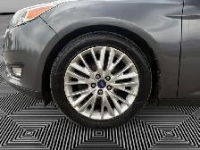 2018 Ford Focus | CLEAN CARFAX | 2.0L | 4WD | BIG SCREEN | SUNRO - Photo 24