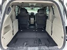 2017 Dodge Grand Caravan | CLEAN CARFAX | ALL POWER OPTIONS | - Photo 12