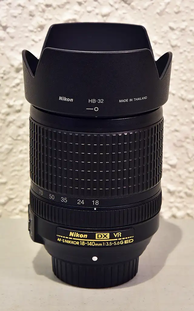 Nikon 18-140mm VR DX Zoom Lens with Hood (Mint)