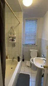 Downtown Toronto Room for Rent - All inclusive - Photo 5