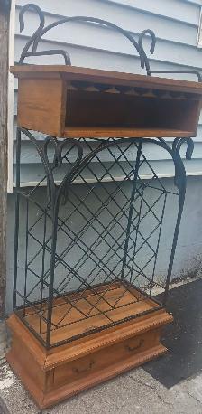 Vintage Wine Bar Cabinet / Baker's Rack! 50$ Welland