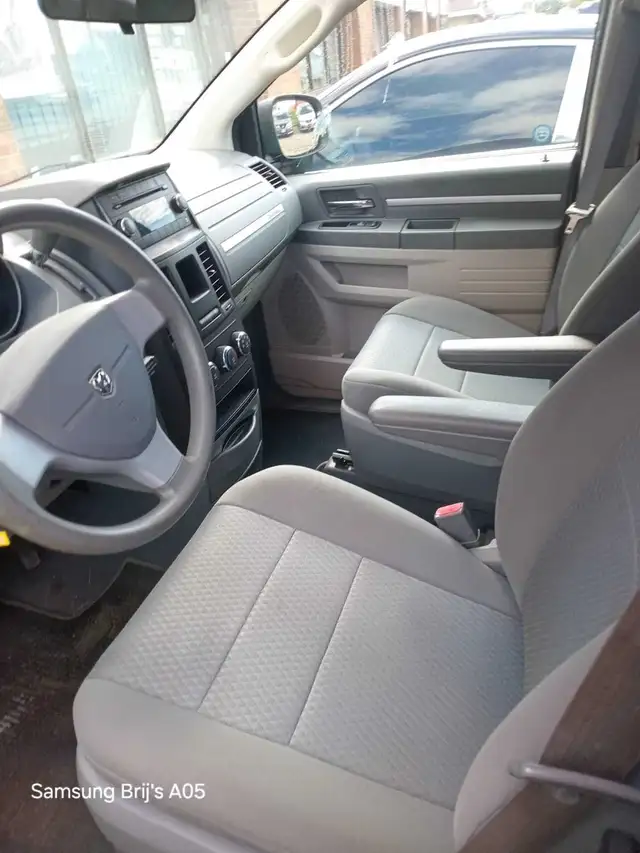 2010 Dodge Grand Caravan SE  Fully Certified Loaded  $3,800