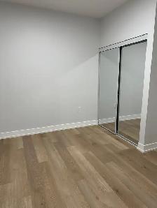 A King Size Bedroom with Private Bathroom in Basement - Photo 2