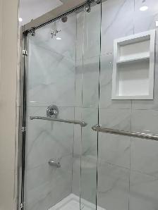 A King Size Bedroom with Private Bathroom in Basement - Photo 4