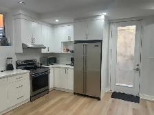 A King Size Bedroom with Private Bathroom in Basement - Photo 5