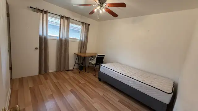 Room for Rent in Waterloo for male student