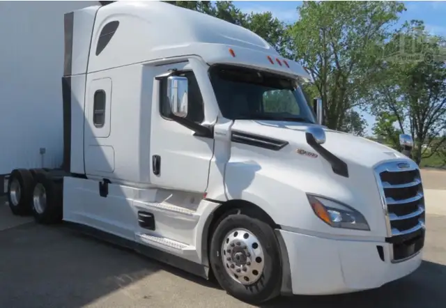 LONG HAUL TRUCK DRIVER