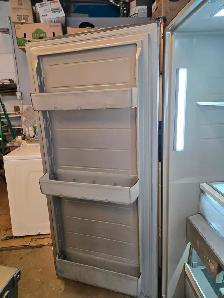 Frigidaire Professional Standing freezer. Perfect, warranty - Photo 4