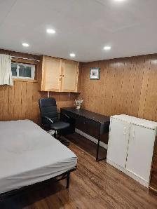 A nice two bedrooms basement Apt downtown Toronto all inclusive - Photo 3