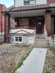A nice two bedrooms basement Apt downtown Toronto all inclusive - Photo 8