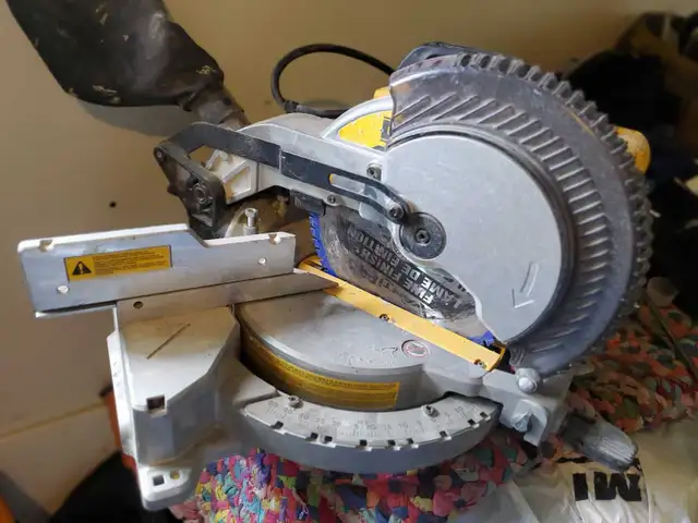 Dewalt 10' compound miter saw ex cond!