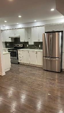 Next to Metro Snowdom. 1 1/2, 3 1/2, 4 1/2 Apt. available Now - Photo 4