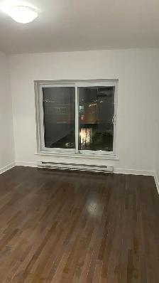 Next to Metro Snowdom. 1 1/2, 3 1/2, 4 1/2 Apt. available Now - Photo 10